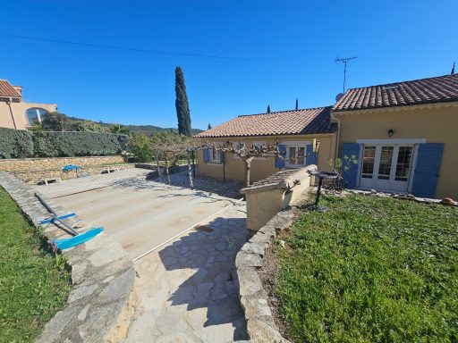 483600 € VILLECROZE